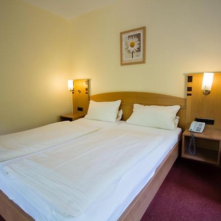 Bb Haus Neugebauer Garni Hotel Гайзенхайм Екстериор снимка