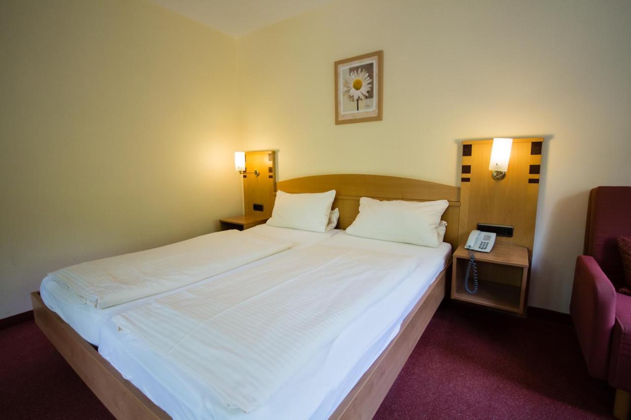 Bb Haus Neugebauer Garni Hotel Гайзенхайм Екстериор снимка