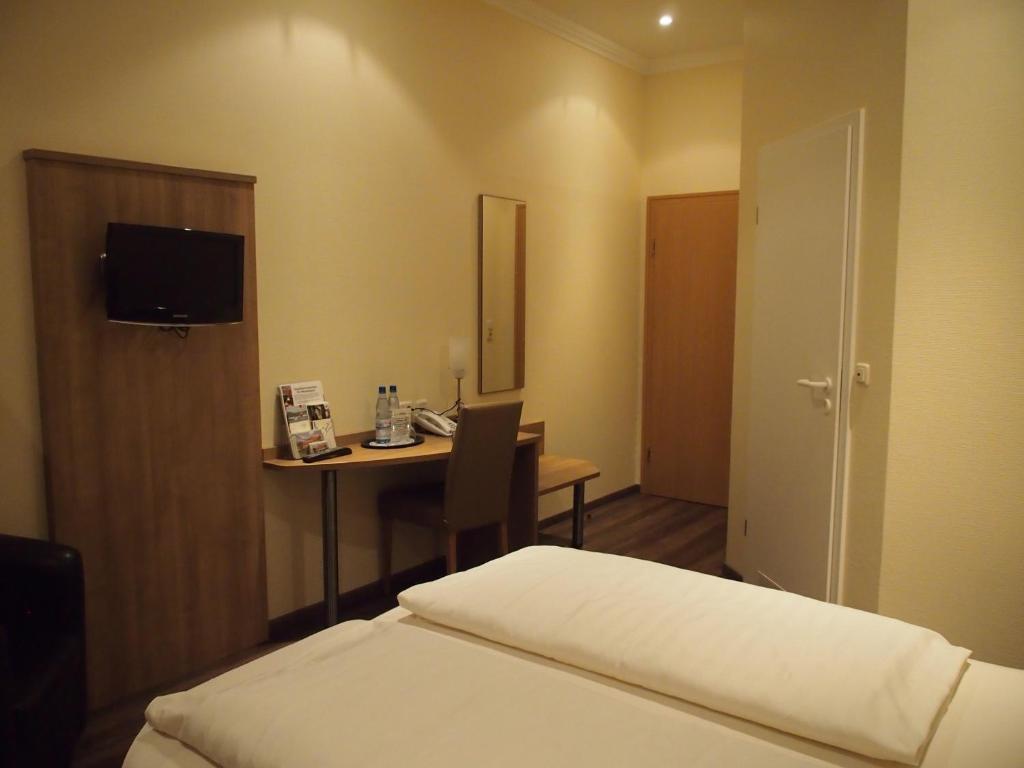 Bb Haus Neugebauer Garni Hotel Гайзенхайм Стая снимка