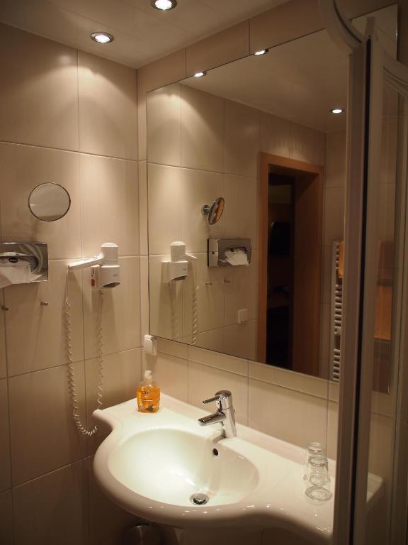 Bb Haus Neugebauer Garni Hotel Гайзенхайм Стая снимка