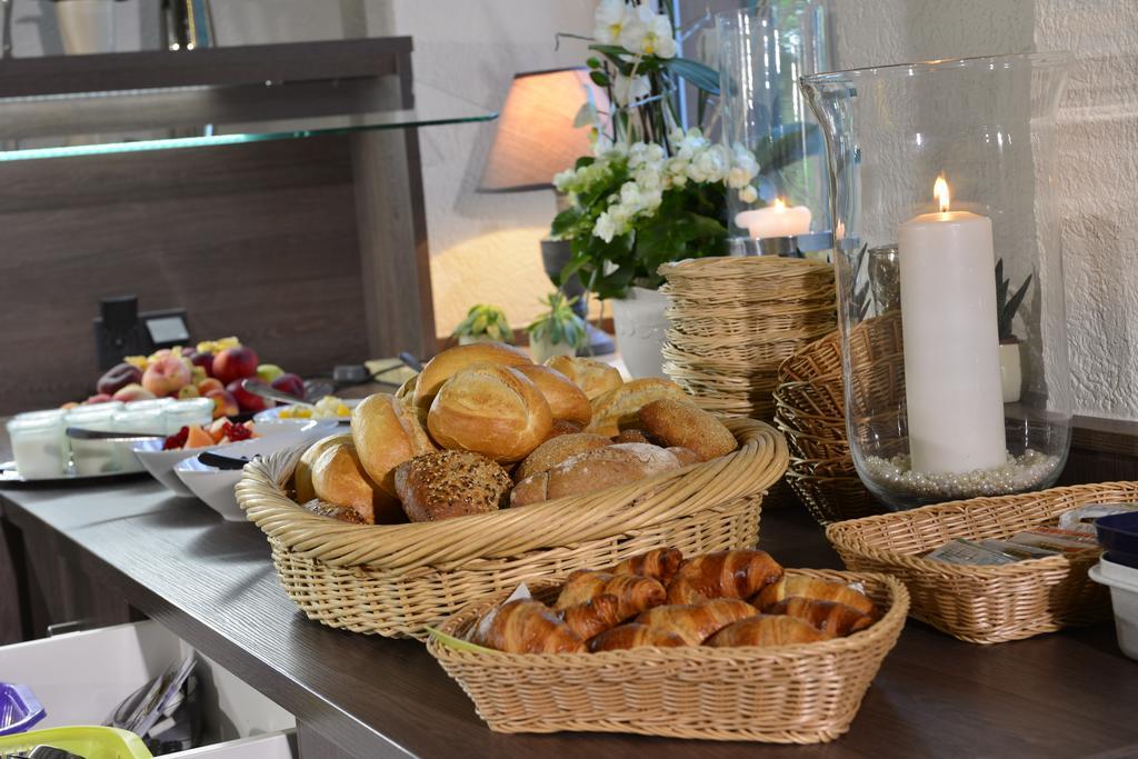 Bb Haus Neugebauer Garni Hotel Гайзенхайм Екстериор снимка