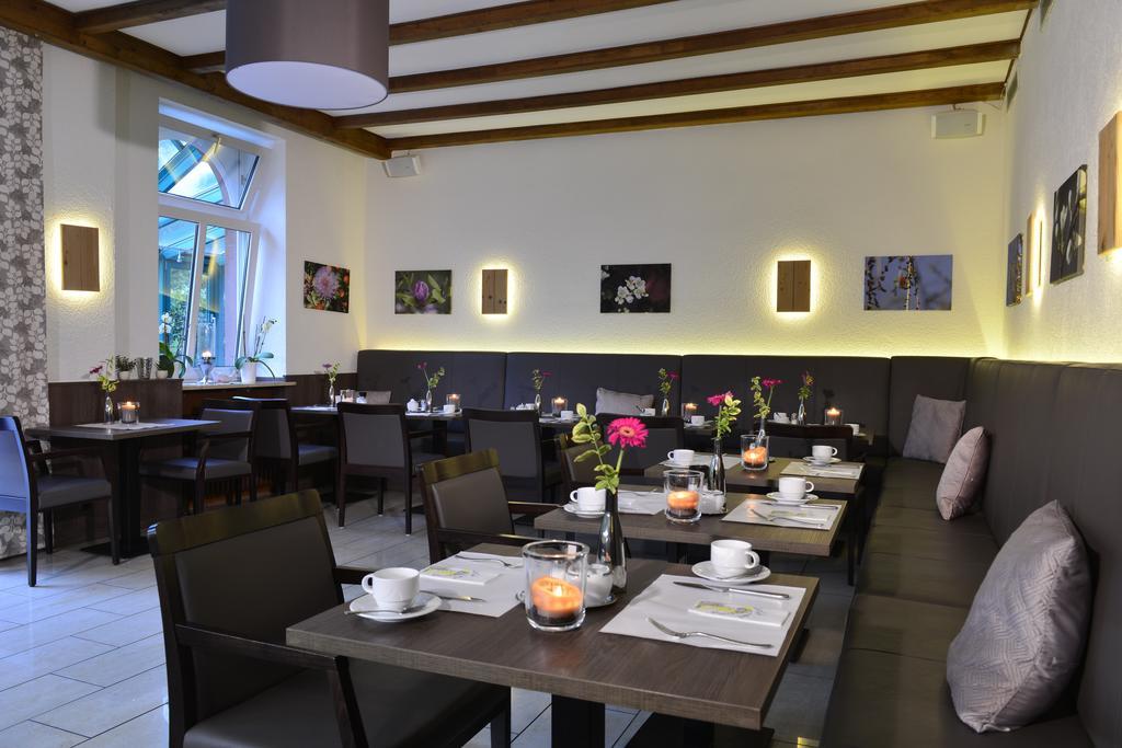 Bb Haus Neugebauer Garni Hotel Гайзенхайм Екстериор снимка