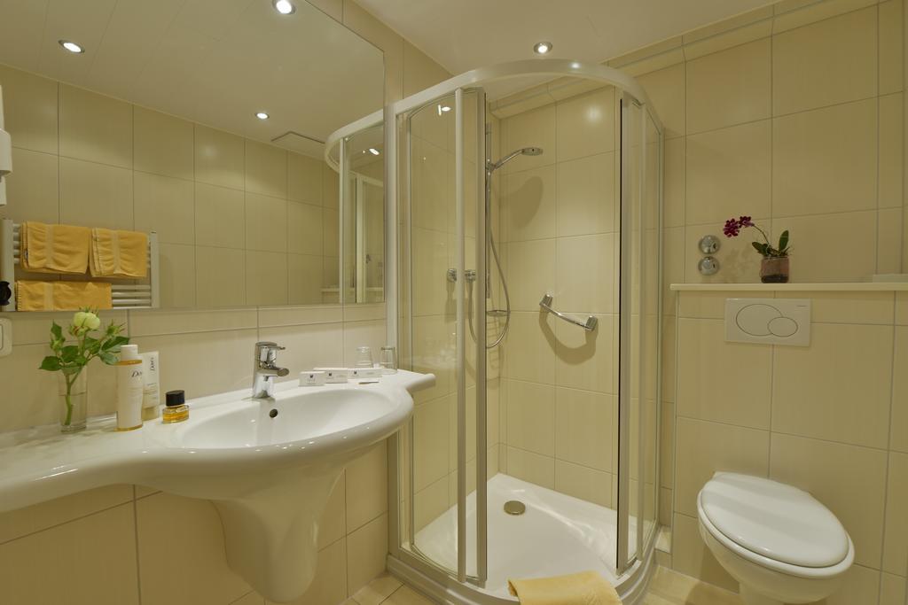 Bb Haus Neugebauer Garni Hotel Гайзенхайм Екстериор снимка