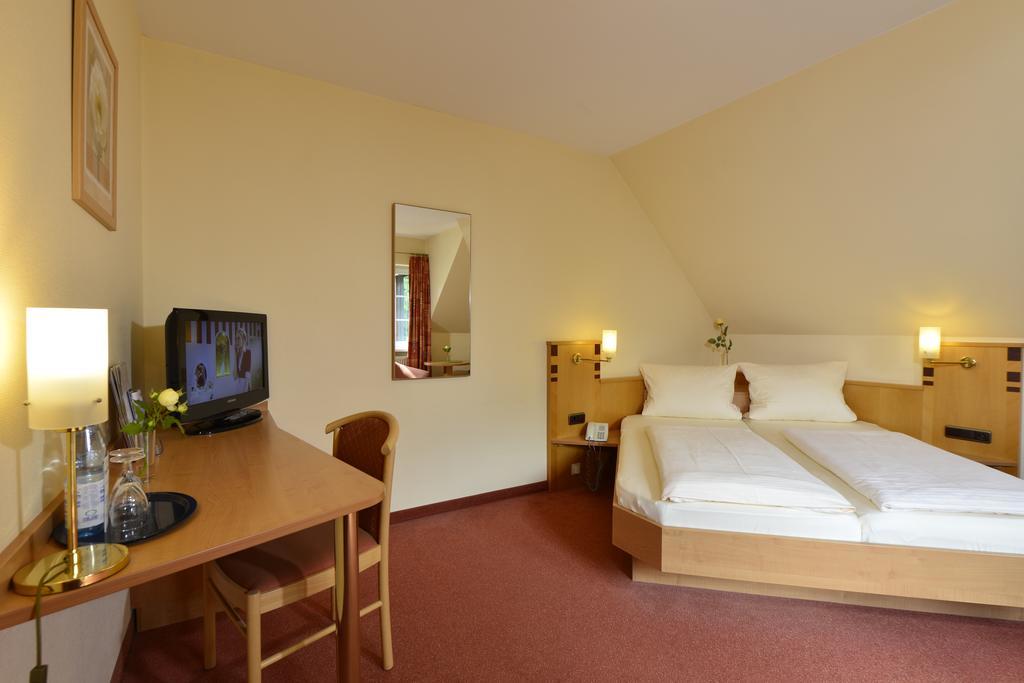 Bb Haus Neugebauer Garni Hotel Гайзенхайм Екстериор снимка