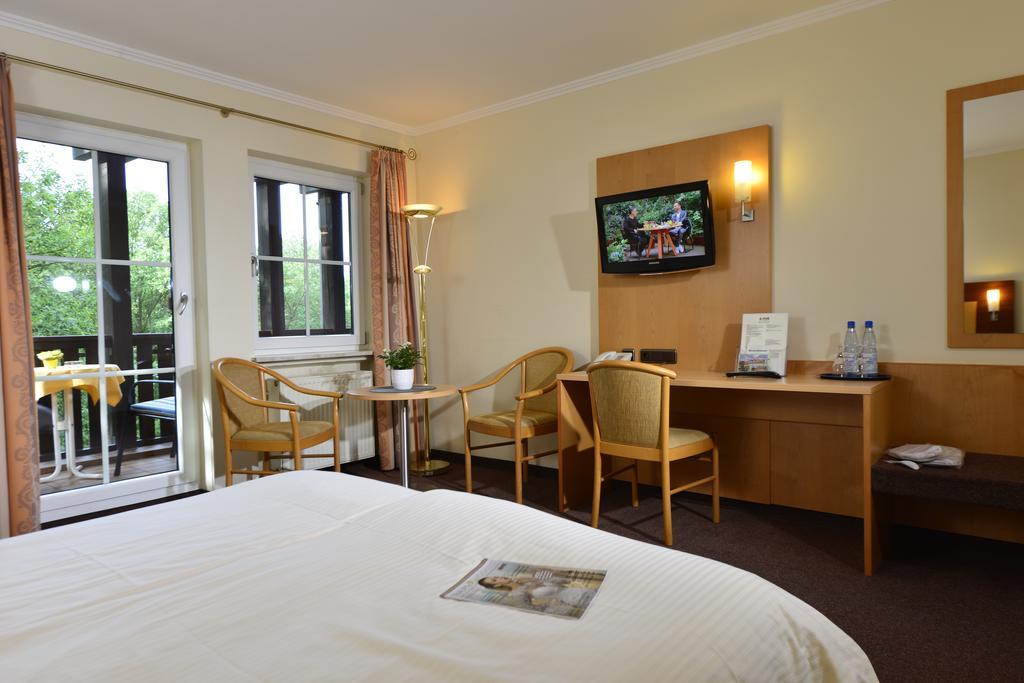 Bb Haus Neugebauer Garni Hotel Гайзенхайм Екстериор снимка